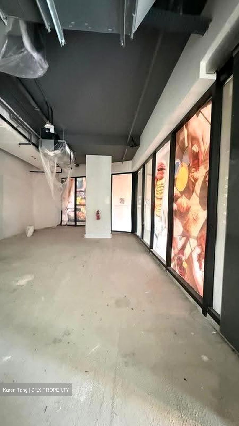 Sceneca Residence (D16), Retail #622193401